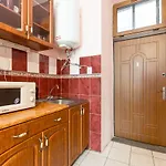 на вулиці федорова 29 біля площі ринок підвальна *