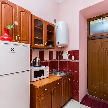 на вулиці федорова 29 біля площі ринок підвальна *