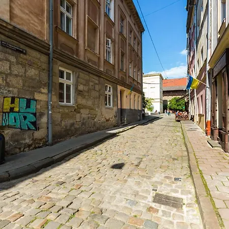 на вулиці федорова 29 біля площі ринок підвальна * Lemberg