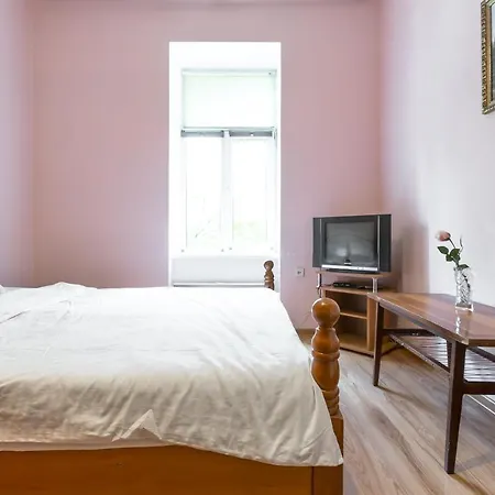 на вулиці федорова 29 біля площі ринок підвальна Apartment *