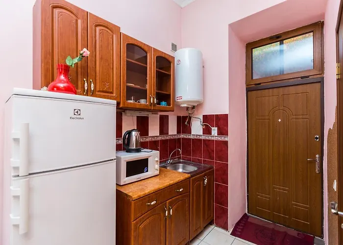 на вулиці федорова 29 біля площі ринок підвальна *