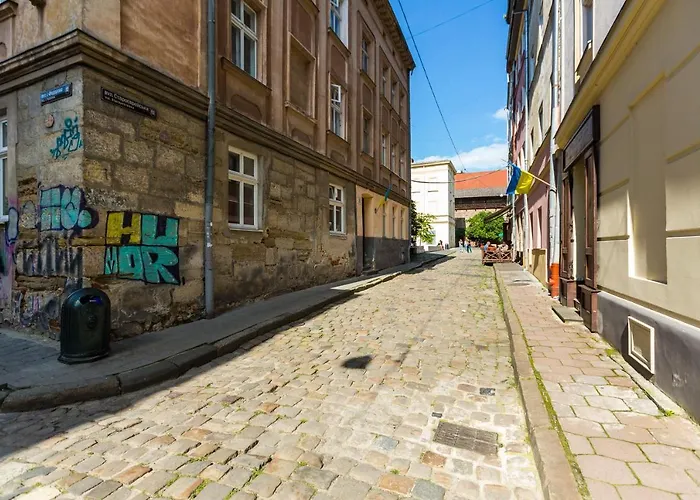 на вулиці федорова 29 біля площі ринок підвальна * Lemberg