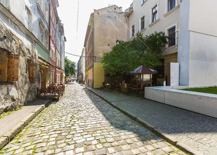 на вулиці федорова 29 біля площі ринок підвальна