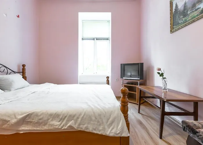 на вулиці федорова 29 біля площі ринок підвальна Apartamento *