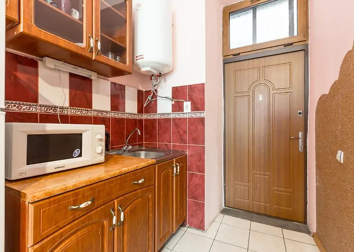 на вулиці федорова 29 біля площі ринок підвальна *